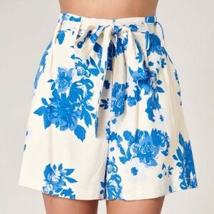 High wasted blue floral belted shorts